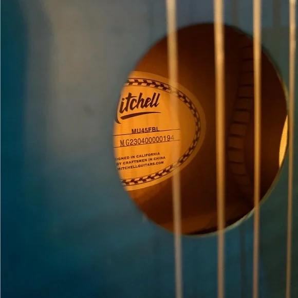 Blue Ukulele with Wooden Fretboard and case - Picture 8 of 13